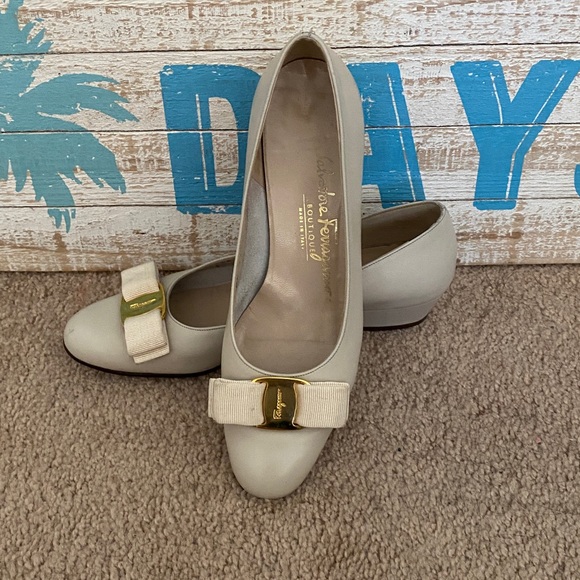 Salvatore Ferragamo bow shoes size 6 - Picture 5 of 5